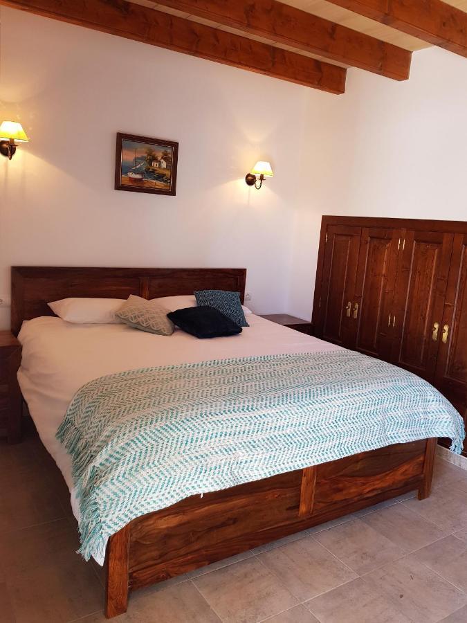 Villa Milagro - 3 Bedroom Finca Style Villa With Pool Near Golf Course/Beaches - Air Cond. Pollenca Exterior photo